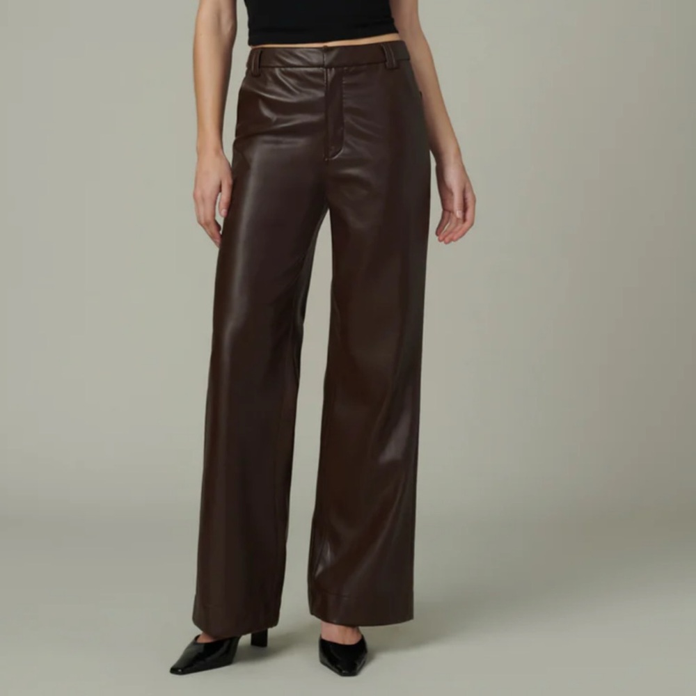 Joe’s Mia Faux Leather Coffee Pants
Size 26